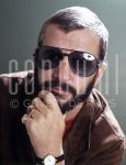 04-10-1976 Ringo Starr at studio in Amsterdam.

[keywords]Posed, Headshot, Sunglasses[/keywords]